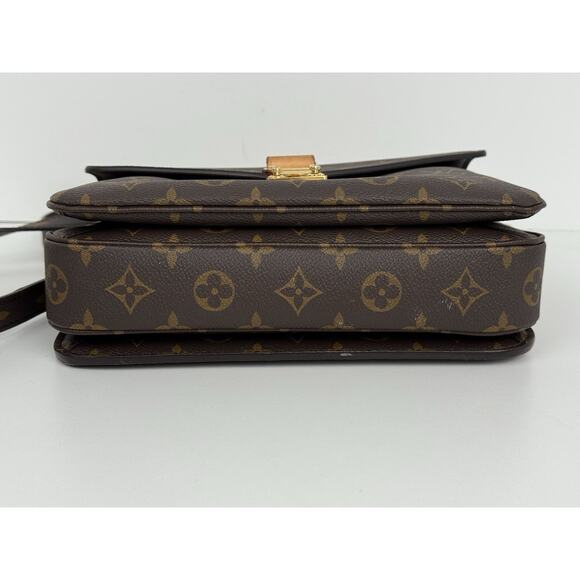 Louis Vuitton Pochette Métis Monogram Canvas Shoulder Bag with Gold Hardware - Picture 6 of 16